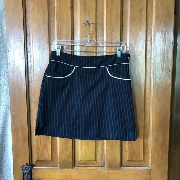 IZOD  Golf Skort - Picture 2 of 9